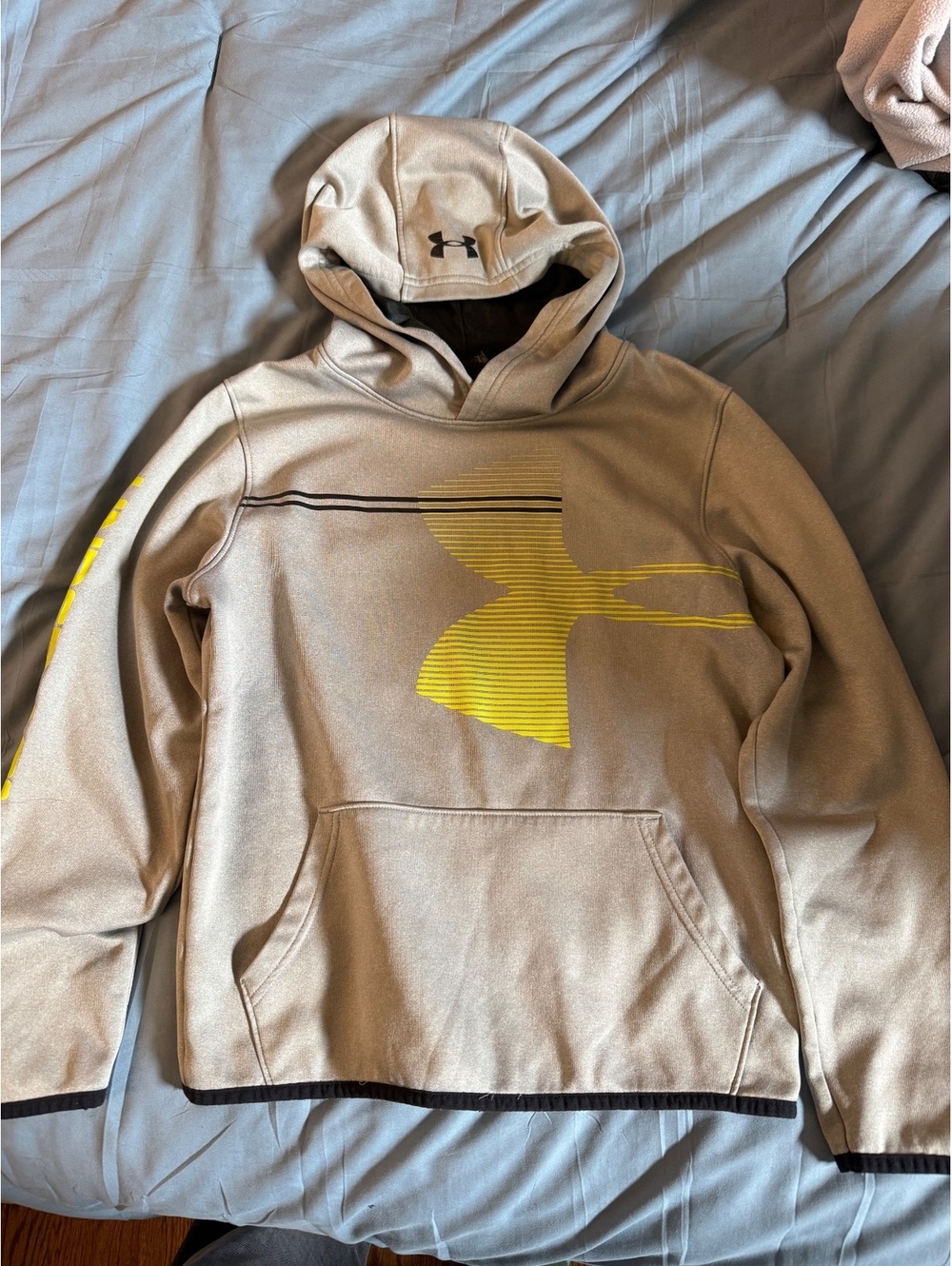 Under Armour Youth Large Gray ColdGear Hoodie Yellow Logo